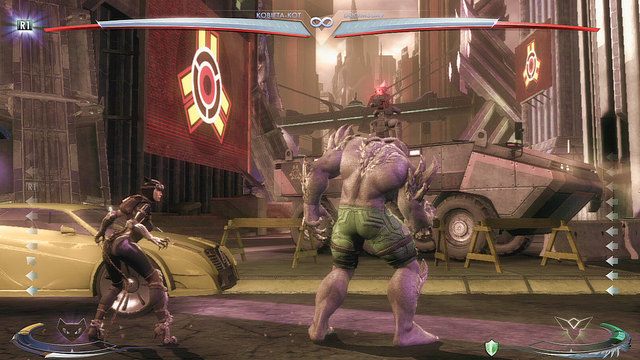 Na lewym krańcu areny znajduje się żółty samochód - Injustice: Metropolis - arena - Injustice Gods Among Us - poradnik do gry