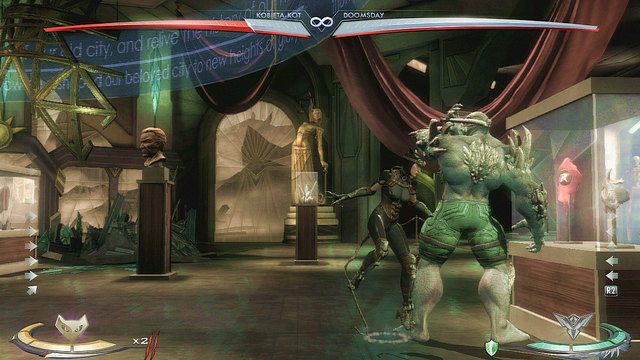 Dojście do prawego krańca areny jest zablokowane przez gablotę z eksponatami - Injustice: Metropolis - arena - Injustice Gods Among Us - poradnik do gry