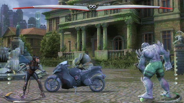 Po prawej stronie areny znajduje się motocykl - Injustice: Rezydencja Waynea, Rezydencja Waynea nocą - arena - Injustice Gods Among Us - poradnik do gry