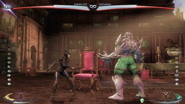 Po lewej stronie areny znajduje się czerwone krzesło - Injustice: Rezydencja Waynea, Rezydencja Waynea nocą - arena - Injustice Gods Among Us - poradnik do gry