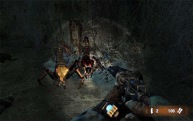 Następna kategoria potworów to radpająki, które pojawiają się wyłącznie w słabo oświetlonych tunelach - Staczanie walk z potworami w Metro Last Light | Cenne wskazówki - Metro: Last Light - poradnik do gry