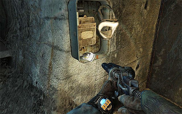 W Metro: Last Light Artem o wiele częściej niż w poprzedniej części serii udaje się na powierzchnię oraz do innych skażonych obszarów - Eksploracja skażonych obszarów w Metro Last Light | Cenne wskazówki - Metro: Last Light - poradnik do gry