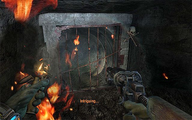 Po znalezieniu się w pomieszczeniu bez widocznego wyjścia zacznij podpalać zgodnie z sugestią Chana okoliczne pajęczyny - Idź za Chanem, by odszukać Cienia | Rozdział 21 - Chan | Metro Last Light - Metro: Last Light - poradnik do gry
