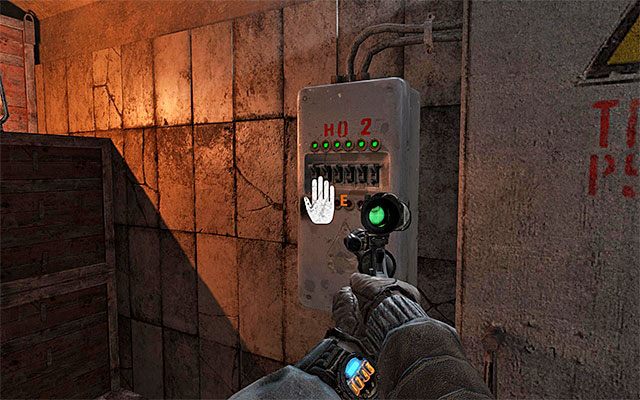 Od tego miejsca musisz się już pilnować, gdyż Artem nie ma wstępu do tej części Wenecji i zostanie w rezultacie zaatakowany przez okolicznych wartowników w przypadku wykrycia - Znajdź Pawła w Wenecji | Rozdział 15 - Wenecja | Solucja Metro Last Light - Metro: Last Light - poradnik do gry