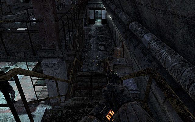 Docelowo musisz dotrzeć do nowych schodów, dzięki którym powrócisz na parter - Znajdź i uratuj Pawła | Rozdział 6 - Ośrodek | Solucja Metro Last Light - Metro: Last Light - poradnik do gry