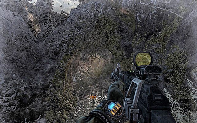 Ruszaj w stronę krateru, docierając po kilku chwilach do miejsca, w którym ukrywa się Cień - Znajdź Cienia w Ogrodach | Rozdział 2 - Popioły | Solucja Metro Last Light - Metro: Last Light - poradnik do gry