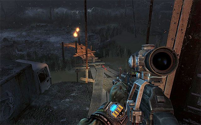 Skieruj się w stronę zniszczonej ściany budynku oświetlanej przez reflektor cerkwi - Spotkaj się ze stalkerami w cerkwi | Rozdział 17 - Noc | Metro Last Light - Metro: Last Light - poradnik do gry