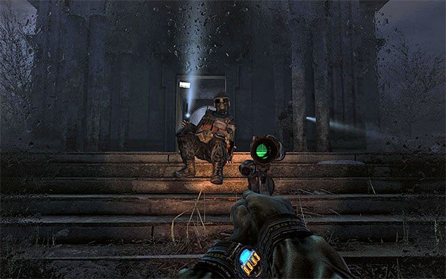Ponownie spróbuj przejść po powalonym drzewie, co tym razem zakończy się sukcesem - Spotkaj się ze stalkerami w cerkwi | Rozdział 17 - Noc | Metro Last Light - Metro: Last Light - poradnik do gry