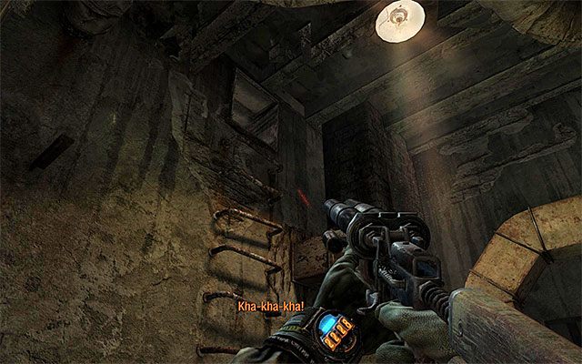 Ruszaj prosto, rozglądając się po drodze za zwłokami, przy których odnajdziesz plecak z zapasami - Znajdź i ocal Annę | Rozdział 19 - Skażenie | Solucja Metro Last Light - Metro: Last Light - poradnik do gry