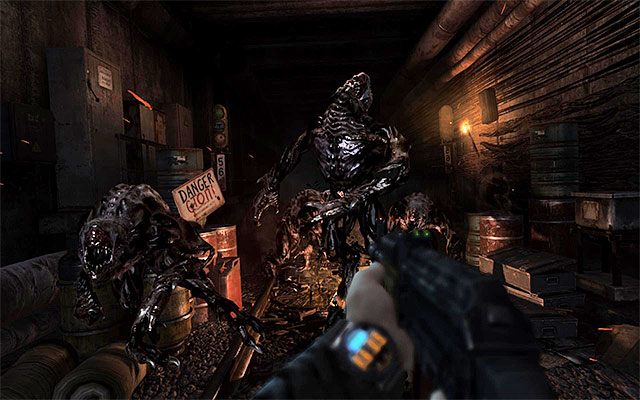 Gra rozpoczyna się od częściowo interaktywnego wprowadzenia rozgrywającego się w tunelu metra - Rozdział 1 - Sparta | Solucja Metro Last Light - Metro: Last Light - poradnik do gry