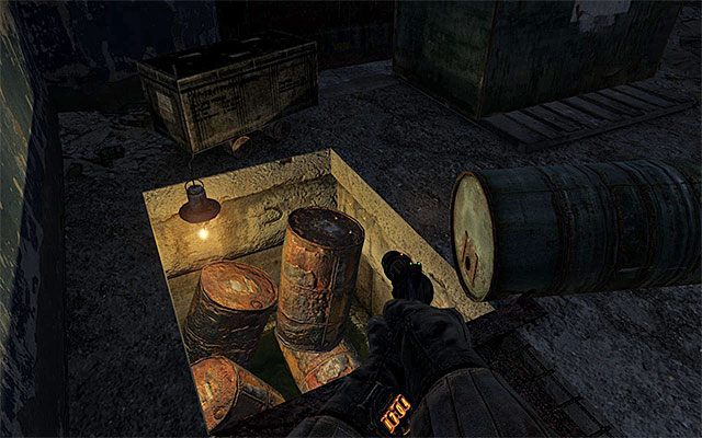 Gra nie pozwoli ci niestety od razu dotrzeć na drugi koniec sali - Znajdź przełącznik otwierający podwójne drzwi | Rozdział 6 - Ośrodek - Metro: Last Light - poradnik do gry