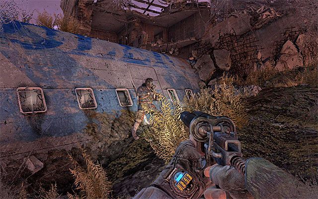 Ustaw się przy Pawle i zaczekaj aż stado mutantów oddali się od tego miejsca - Podążaj za Pawłem do Stacji Teatr | Rozdział 8 - Echo | Solucja Metro Last Light - Metro: Last Light - poradnik do gry