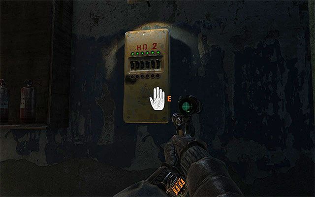 Proponuję rozpocząć od podejścia do zlokalizowanej po prawej stronie skrzynki z przełącznikami - Znajdź przycisk wyłączający wentylator i przeciśnij się przez niego | Rozdział 11 - Rewolucja - Metro: Last Light - poradnik do gry