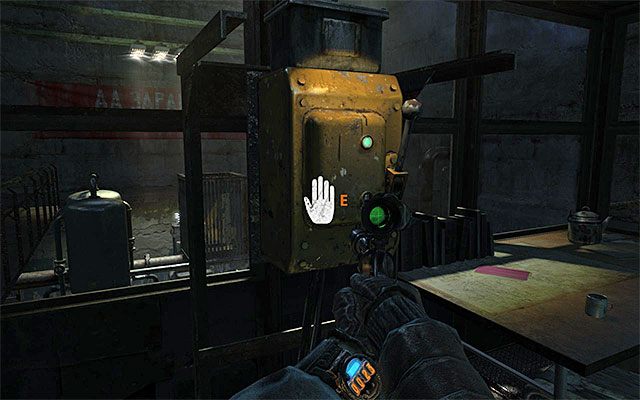 Jeżeli w okolicy nie ma już żadnych przeciwników to dobrze byłoby teraz na spokojnie zbadać cały obszar A2, odnajdując liczne skrzynki z zapasami i zmodyfikowanymi modelami broni (nie zapomnij przeszukać ciał wrogów - Znajdź przycisk wyłączający wentylator i przeciśnij się przez niego | Rozdział 11 - Rewolucja - Metro: Last Light - poradnik do gry