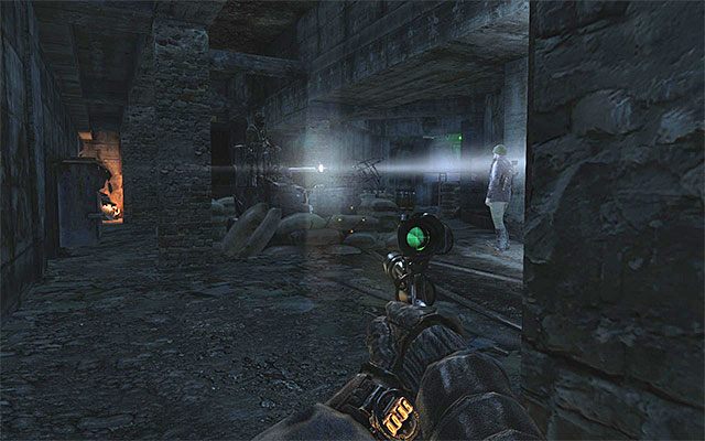 Podążaj liniowymi korytarzami, odnajdując akordeon w jednej z mijanych szafek - Ucieknij z terytorium Czerwonej Linii | Rozdział 11 - Rewolucja | Last Light - Metro: Last Light - poradnik do gry