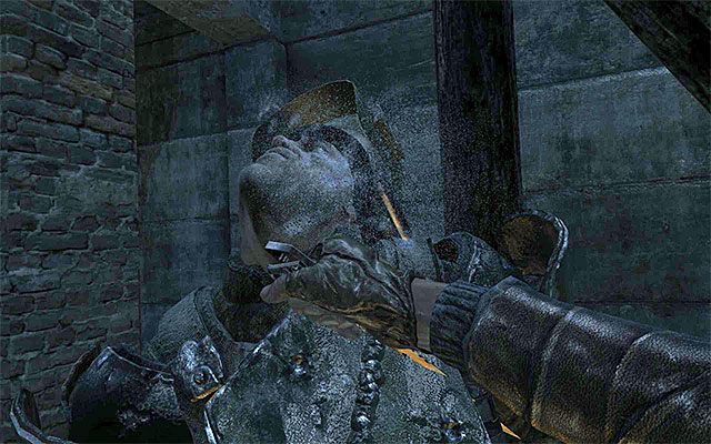 Udaj się ponownie w stronę przejścia, przy którym pojawiła się ostatnia grupa strażników - Ucieknij z terytorium Czerwonej Linii | Rozdział 11 - Rewolucja | Last Light - Metro: Last Light - poradnik do gry