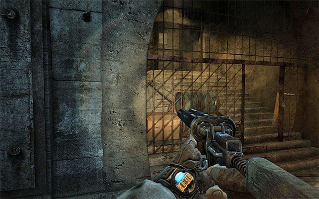 W trakcie przejażdżki wagonem dobrze jest decydować się na liczne postoje w tych miejscach, w których znajdują się wejścia do bocznych obszarów - Użyj wagonu, by dotrzeć do Wenecji | Rozdział 12 - Regina | Metro Last Light - Metro: Last Light - poradnik do gry