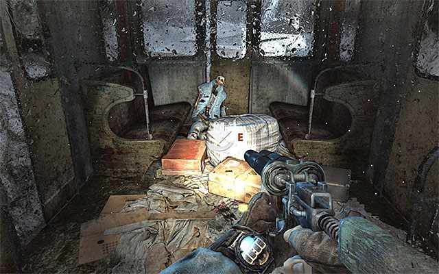 Po dotarciu do nowego rozwidlenia wysiądź z wagonu i rozważ zbadanie opcjonalnego lewego tunelu, prowadzącego do zniszczonej kolejki - Użyj wagonu, by dotrzeć do Wenecji, cz. 2 | Rozdział 12 - Regina | Metro Last Light - Metro: Last Light - poradnik do gry