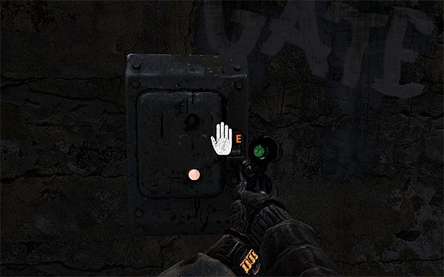 Powróć teraz do prawego obszaru i przejdź do jego końcowej części, docierając do pokazanego na dołączonym screenie przełącznika - Znajdź sposób na podniesienie bramy i otwarcie drogi | Rozdział 13 - Bandyci - Metro: Last Light - poradnik do gry