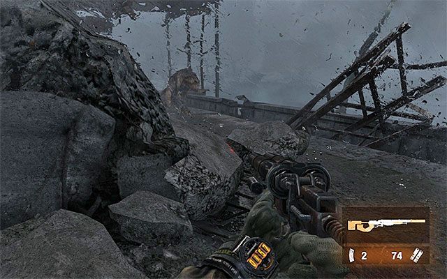 Po dotarciu do zniszczonej części mostu skręć w prawo i ostrożnie zbliż się do pokazanego na dołączonym screenie obszaru - Wejdź na most i znajdź przeprawę | Rozdział 24 - Most | Solucja Metro Last Light - Metro: Last Light - poradnik do gry