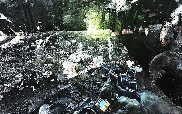 Jeśli chcesz możesz skorzystać z napotkanej rampy i zejść po niej na dół celem dokładniejszego zbadania okolicy - Wejdź na most i znajdź przeprawę | Rozdział 24 - Most | Solucja Metro Last Light - Metro: Last Light - poradnik do gry