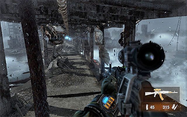 Ważną wiadomością jest to, że w trakcie przejażdżki po linie możesz całkowicie ignorować wszystkie okoliczne potwory, w tym nowego demona (jest to szczególnie istotne jeśli masz w planach zaliczenie wspomnianego wcześniej osiągnięcia) - Użyj liny, by przedostać się na drugą stronę | Rozdział 24 - Most - Metro: Last Light - poradnik do gry