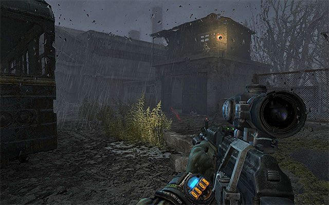 W celu posunięcia fabuły do przodu skieruj się do budynku z zapalonym reflektorem, przy którym zatrzyma się również Cień - Dotrzyj do Polis i zamelduj o tym, czego dowiedziałeś się o Czerwonych | Rozdział 25 - Zajezdnia - Metro: Last Light - poradnik do gry