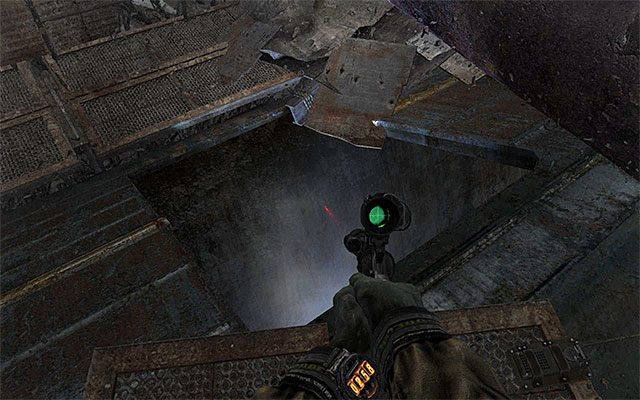 Skorzystanie z balkoników powinno pozwolić ci dotrzeć do pokazanego na powyższym screenie otworu w bocznej ścianie wagonu - Poznaj plany żołnierzy Czerwonej Linii | Rozdział 25 - Zajezdnia - Metro: Last Light - poradnik do gry