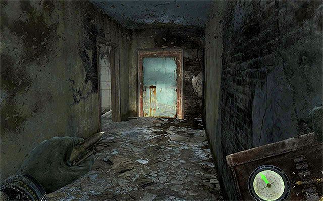 Wybierz się teraz w stronę budynku zlokalizowanego po lewej stronie - Przeszukaj Wymarłe Miasto i odszukaj drogę na Plac Czerwony | Rozdział 26 - Martwe Miasto - Metro: Last Light - poradnik do gry