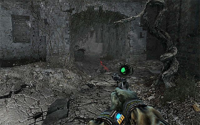 Powróć do głównej części tuneli i zlokalizuj wyjście, dzięki któremu powrócisz na powierzchnię - Przeszukaj Wymarłe Miasto i odszukaj drogę na Plac Czerwony | Rozdział 26 - Martwe Miasto - Metro: Last Light - poradnik do gry