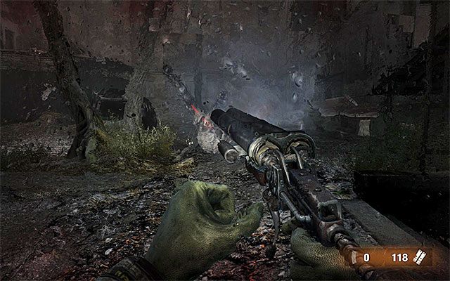 Otwórz pobliską skrzynkę z zapasami, zeskocz na niższy poziom i zbliż się do głównej części dziedzińca - Przeszukaj Wymarłe Miasto i odszukaj drogę na Plac Czerwony | Rozdział 26 - Martwe Miasto - Metro: Last Light - poradnik do gry