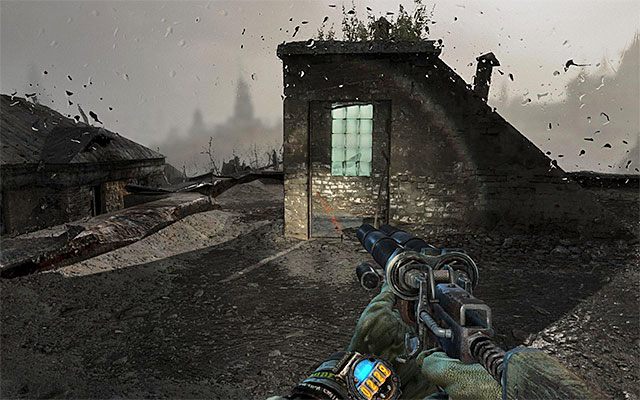 Po dostatecznym zbadaniu dachu zlokalizuj przejście prowadzące do klatki schodowej - Przeszukaj Wymarłe Miasto i odszukaj drogę na Plac Czerwony | Rozdział 26 - Martwe Miasto - Metro: Last Light - poradnik do gry