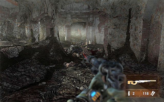 Zignoruj mutanty zamieszkujące mijaną zniszczoną katedrę, albowiem potwory te w żaden sposób ci nie zagrożą - Dotrzyj do latarni stalkerów | Rozdział 27 - Plac Czerwony | Metro Last Light - Metro: Last Light - poradnik do gry