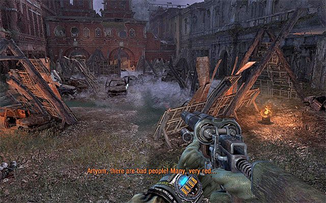 Ruszaj prosto, wybierając na sam koniec lewą ścieżkę prowadzącą na pobliskie wzgórze - Dotrzyj do latarni stalkerów | Rozdział 27 - Plac Czerwony | Metro Last Light - Metro: Last Light - poradnik do gry