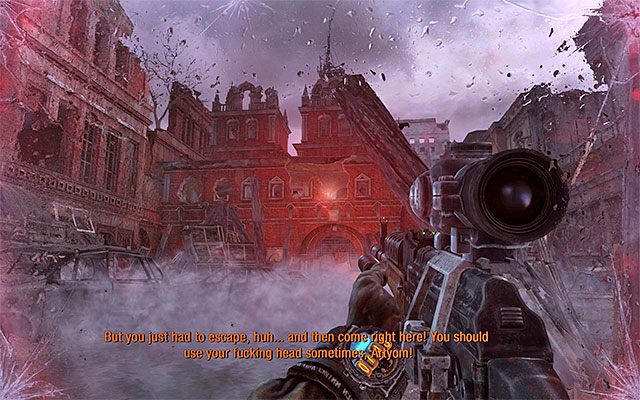 Niezależnie od obranej taktyki działania musisz bronić się do momentu, w którym na górnych balkonikach pozostaje jedynie Paweł (poznasz to po czerwonej wiązce laserowej jego karabinu) - Dotrzyj do latarni stalkerów | Rozdział 27 - Plac Czerwony | Metro Last Light - Metro: Last Light - poradnik do gry