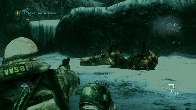 Rozpocznie się tam dość trudna scena, podczas której leżąc na ziemi będziesz musiał zabijać nadbiegające ze wszystkich stron wilki - Podwójna zagadka - część I | Epizod 2 | Resident Evil Revelations - Resident Evil: Revelations - poradnik do gry