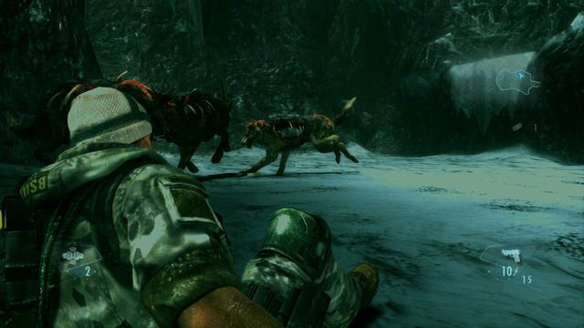 Staraj się zawsze strzelać do najbliższych wrogów i jak najmniej pudłować, gdyż nie masz zbyt dużo amunicji - Podwójna zagadka - część I | Epizod 2 | Resident Evil Revelations - Resident Evil: Revelations - poradnik do gry