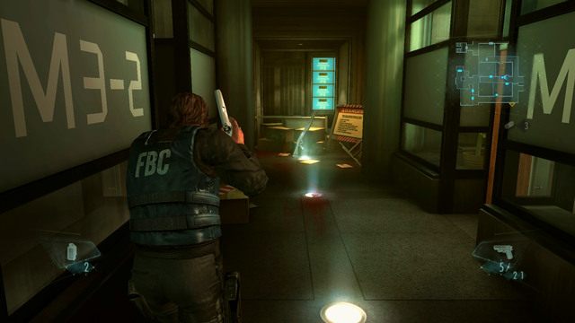 Po oczyszczeniu terenu ponownie przejdź za barykadą i wejdź do pomieszczenia z prawej - Duchy Veltro - część I | Epizod 3 | Resident Evil Revelations - Resident Evil: Revelations - poradnik do gry
