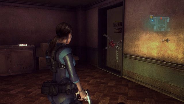 Skorzystaj z niego i idź cały czas prosto, aż zobaczysz zamknięte łańcuchem drzwi - Duchy Veltro - część II | Epizod 3 | Resident Evil Revelations - Resident Evil: Revelations - poradnik do gry