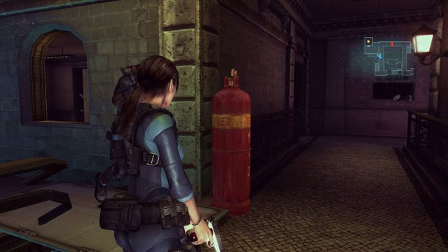 Przede wszystkim zapoznaj się z lokalizacją stojących w okolicy czerwonych butli z gazem - Duchy Veltro - część II | Epizod 3 | Resident Evil Revelations - Resident Evil: Revelations - poradnik do gry