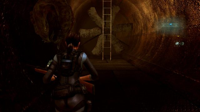 Po uzupełnieniu zapasów, zeskocz na sam dół i wejdź po drabinie z drugiej strony - Koszmar powraca | Epizod 4 | Resident Evil Revelations - Resident Evil: Revelations - poradnik do gry