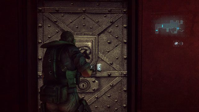 Zabijając napotkanych przeciwników pobiegnij prosto, a następnie przejść przez srebrne drzwi z prawej - Kot i Mysz - część I | Epizod 6 | Resident Evil Revelations - Resident Evil: Revelations - poradnik do gry