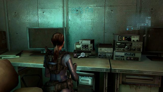 Za drzwiami znajduje się krótki korytarz z trzema przeciwnikami - Regia Solis - część II | Epizod 7 | Resident Evil Revelations - Resident Evil: Revelations - poradnik do gry