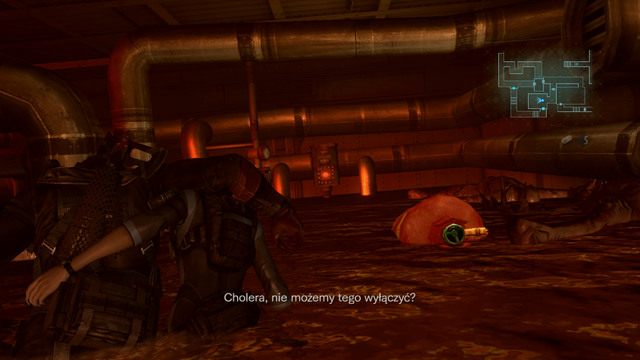 Gdy drogę zablokuje wam gorąca para, cofnij się kawałek, a następnie wciśnij umieszczony na ścianie czerwony przycisk - Splątane sieci - część II | Epizod 10 | Resident Evil Revelations - Resident Evil: Revelations - poradnik do gry