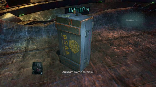 Jeśli chodzi o atakowanie stwora, to nie strzelaj do niego z żadnej posiadanej broni - Objawienia - część I | Epizod 11 | Resident Evil Revelations - Resident Evil: Revelations - poradnik do gry