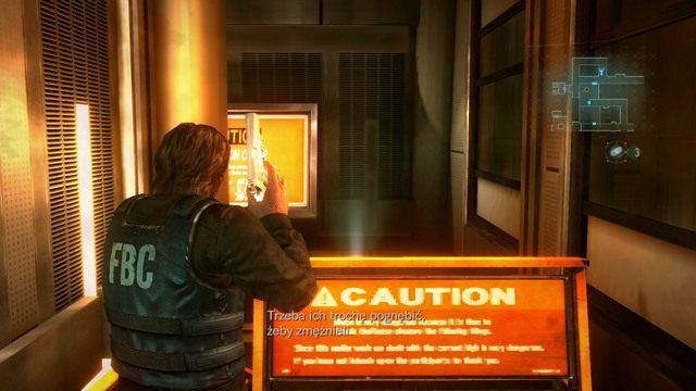 Niedaleko wskazanego celu stoi kolejna pomarańczowa barierka - Objawienia - część II | Epizod 11 | Resident Evil Revelations - Resident Evil: Revelations - poradnik do gry
