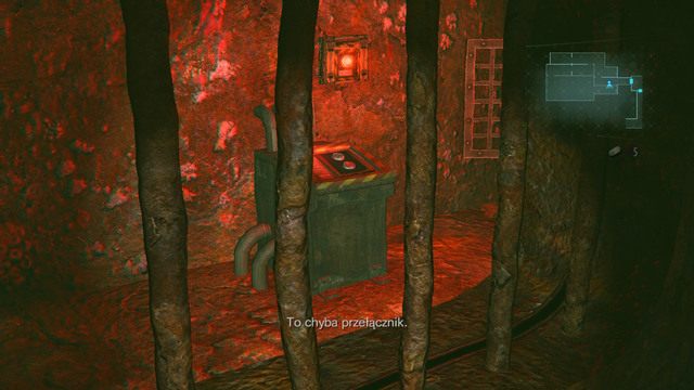 Aby je otworzyć, przedostań się przez drzwi po lewej i płyń cały czas prosto, aż do przełącznika odpowiedzialnego za zasilanie - Królowa nie żyje - część I | Epizod 12 | Resident Evil Revelations - Resident Evil: Revelations - poradnik do gry