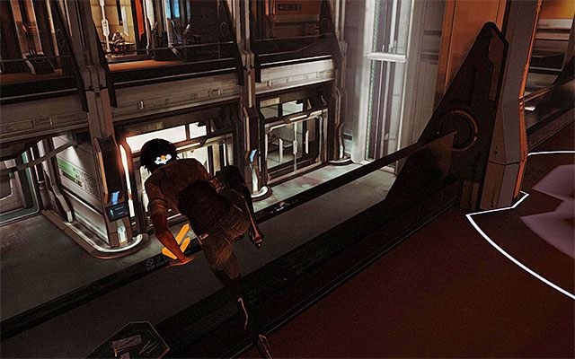 Tuż po odzyskaniu kontroli nad Nilin przeskocz jak najszybciej nad balustradą, unikając w ten sposób znalezienia się w polu rażenia zbliżającego się drona bojowego - Pokonanie strażników więziennych | Epizod 6 w Remember Me - Remember Me - poradnik do gry