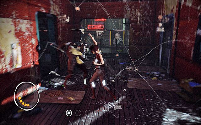 Skieruj się w prawo i zlokalizuj zabarykadowane wejście do jednego z budynków - Dotarcie w okolice baru Tommyego (część 2) | Epizod 1 w Remember Me - Remember Me - poradnik do gry
