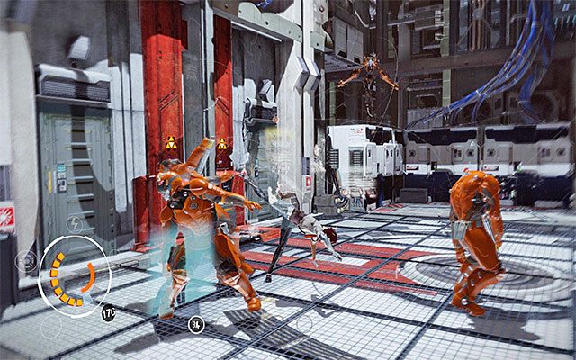 Wraz z awansowaniem do drugiej części bitwy w sali tej pojawią się dwa nowe roboty strażnicze oraz dość liczna grupka strażników - Dotarcie do sali przesłuchań | Epizod 4 w Remember Me - Remember Me - poradnik do gry